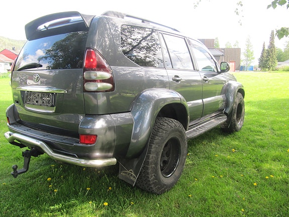 Toyota Land Cruiser 2 of 30