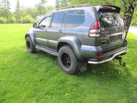 Toyota Land Cruiser 8 of 30