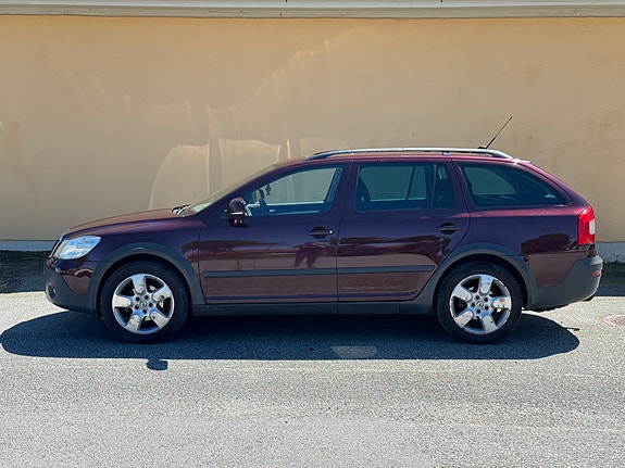 Skoda Octavia Scout 2 of 5