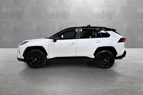 Toyota RAV4 2 of 5