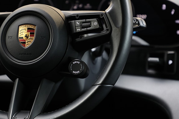 Porsche Taycan Cross Turismo 13 of 30
