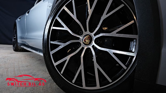 Porsche Taycan Cross Turismo 8 of 30