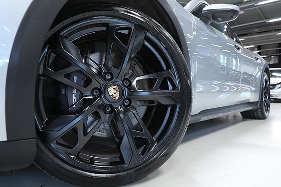 Porsche Taycan Cross Turismo 7 of 30