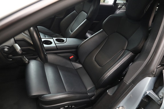 Porsche Taycan Cross Turismo 17 of 30
