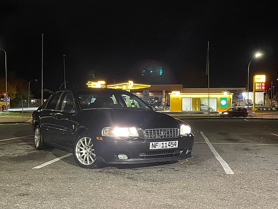 Volvo S80 2 of 10