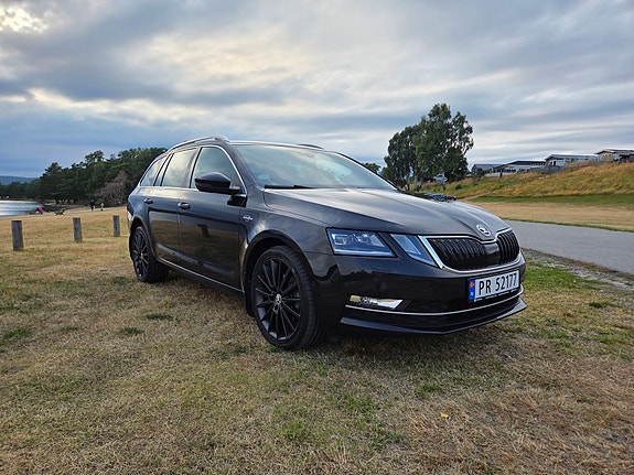 Skoda Octavia 3 of 5