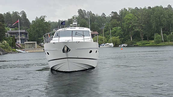 Pen og oppgradert V65 | Hydraulisk plattform | Hydrauliske thrustere | Raymarine 4 of 30