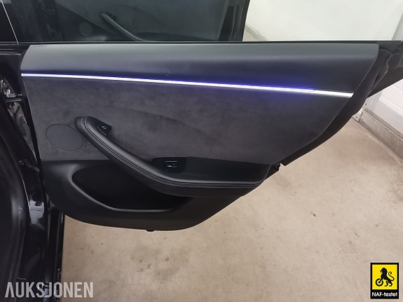 Tesla Model 3 27 of 30