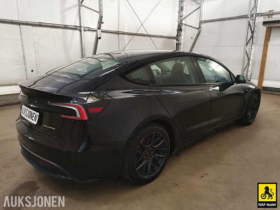 Tesla Model 3 4 of 5