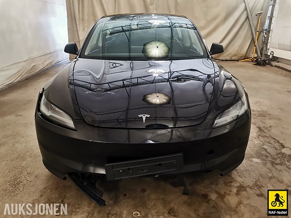 Tesla Model 3 2 of 5