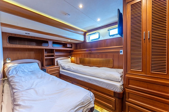 Fleming 58 - extremely well maintained (2015) 28 of 30