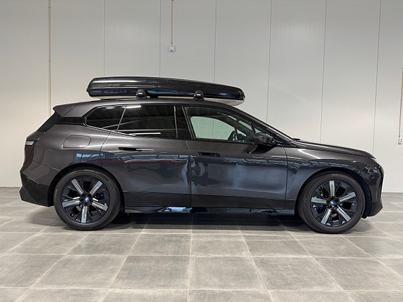 BMW iX 2 of 5