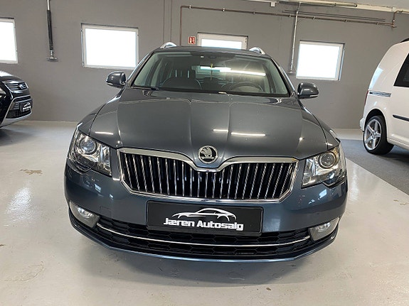 Skoda Superb 2 of 5