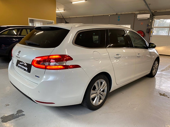 Peugeot 308 4 of 5