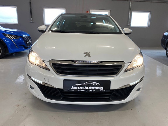 Peugeot 308 2 of 5