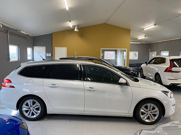 Peugeot 308 3 of 5