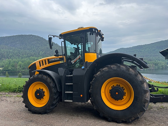 JCB Fastrac 8330 2 of 19