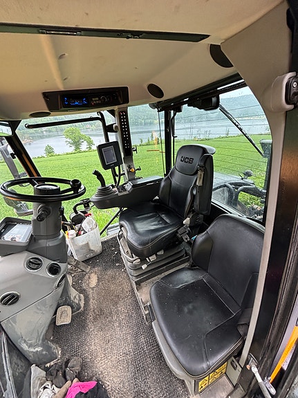 JCB Fastrac 8330 11 of 19