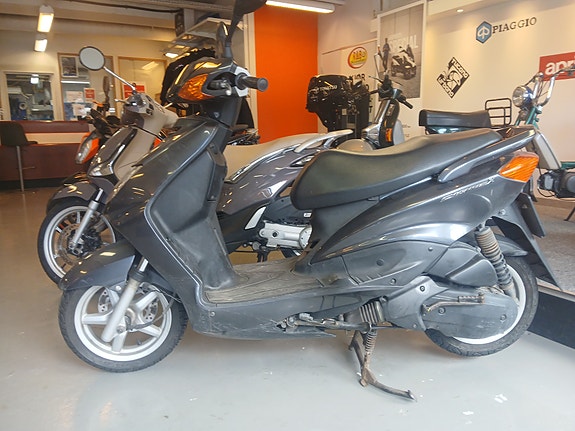 Yamaha Cygnus X 125 4 of 5