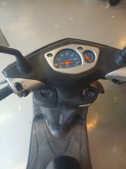 Yamaha Cygnus X 125 3 of 5