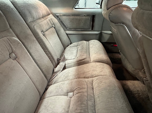 Lincoln Continental 23 of 27