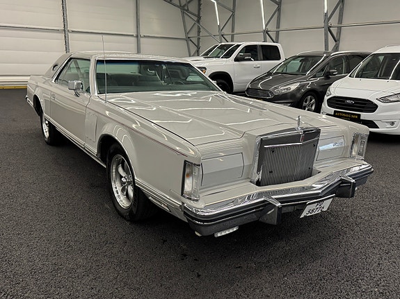 Lincoln Continental 11 of 27
