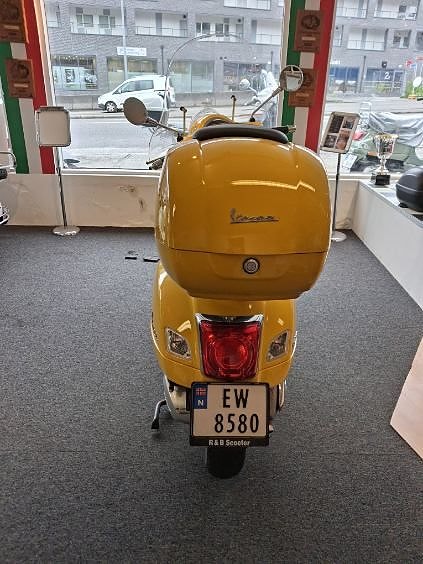 Vespa GTS 300 6 of 7