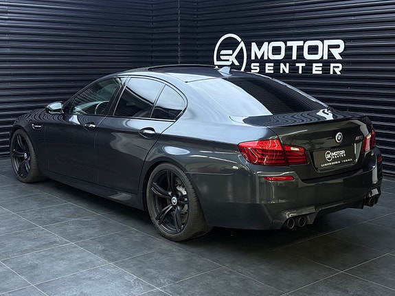 BMW M5 3 of 5