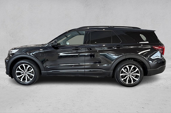 Ford Explorer 2 of 5