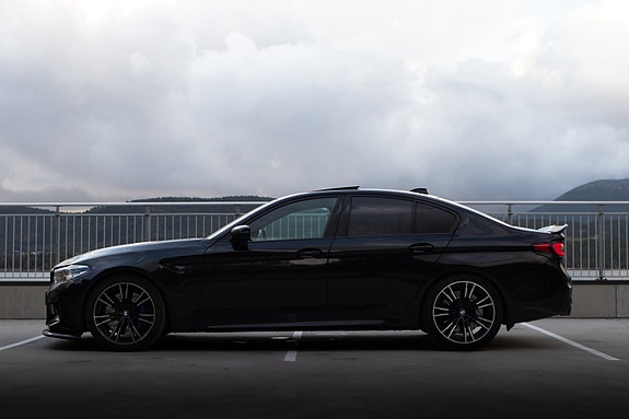 BMW M5 3 of 5