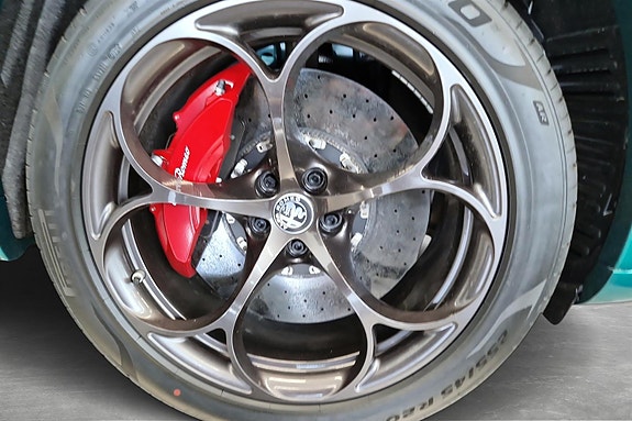 Alfa Romeo Stelvio Quadrifoglio 13 of 30