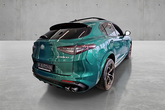 Alfa Romeo Stelvio Quadrifoglio 4 of 5