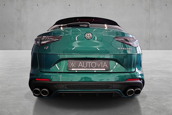 Alfa Romeo Stelvio Quadrifoglio 7 of 30