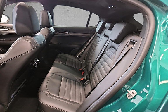 Alfa Romeo Stelvio Quadrifoglio 28 of 30