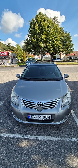 Toyota Avensis 2 of 5