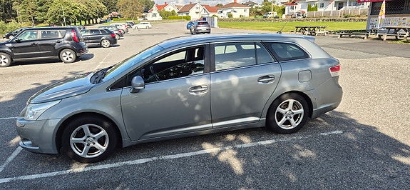 Toyota Avensis 3 of 5