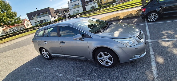 Toyota Avensis 4 of 5