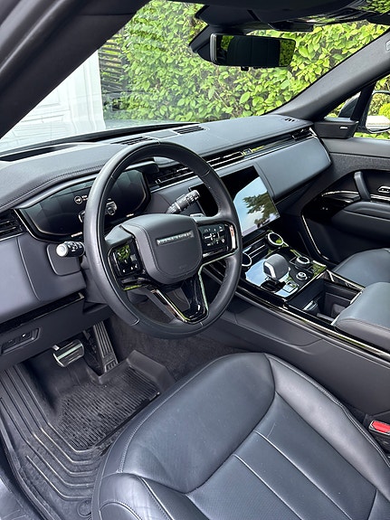 Land Rover Range Rover Sport 18 of 26