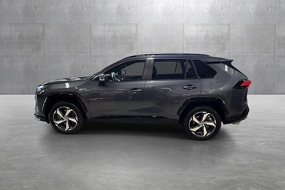 Toyota RAV4 Plug-in Hybrid 2 of 5