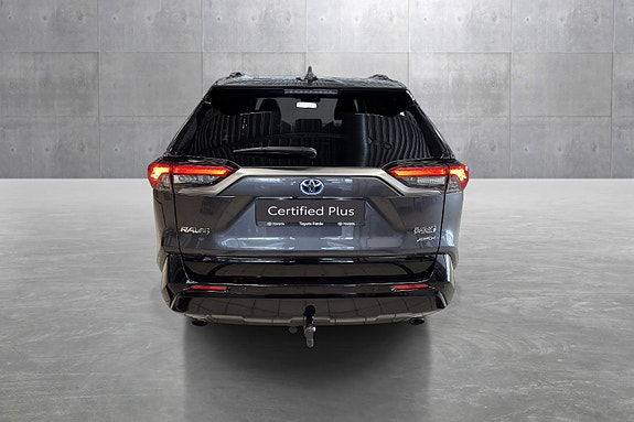 Toyota RAV4 Plug-in Hybrid 4 of 5