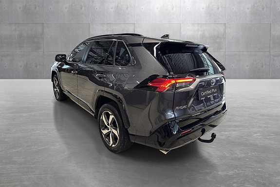 Toyota RAV4 Plug-in Hybrid 3 of 5