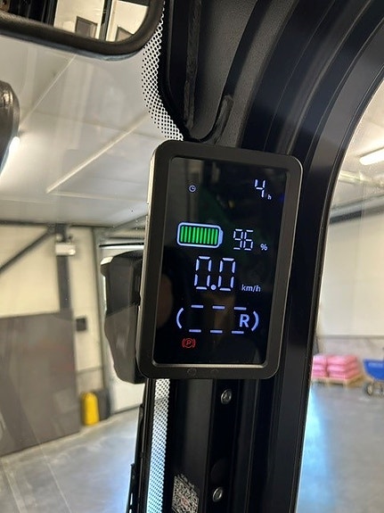 EP EFL353  NY Elektrisk truck med lithium batteri. 4,8 M løfte høyde med fri løft mast, sideskift og spreder. Godt utstyrt! LAGERVARE! 3 of 5
