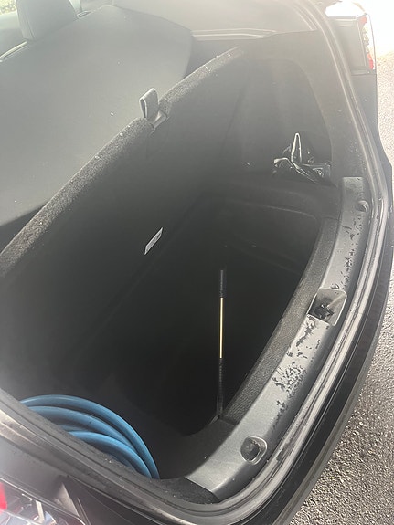 Tesla Model Y 16 of 18