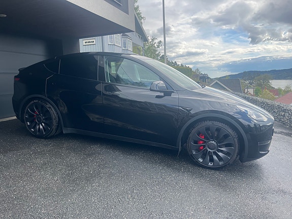 Tesla Model Y 5 of 18