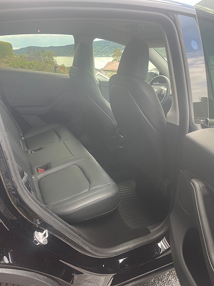 Tesla Model Y 12 of 18