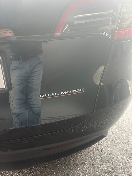 Tesla Model Y 9 of 18