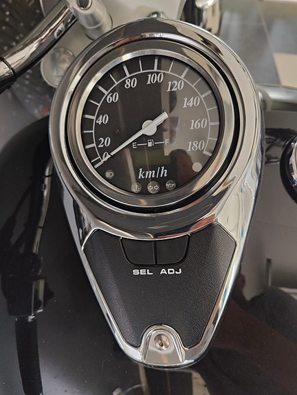 Suzuki VL 800 Intruder. 9 of 12