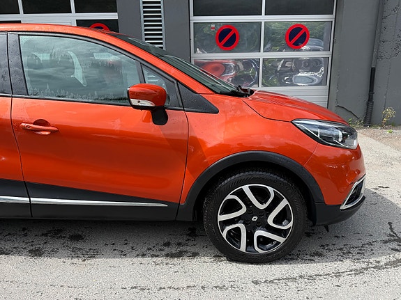 Renault Captur 2 of 5