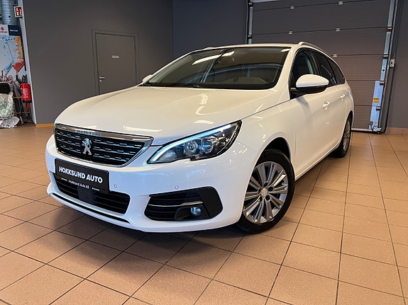 Peugeot 308 SW 2 of 5