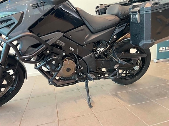 Suzuki DL 1050 V-Strom 3 of 5